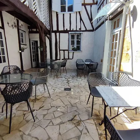 Nogapatio - - Bed and breakfast